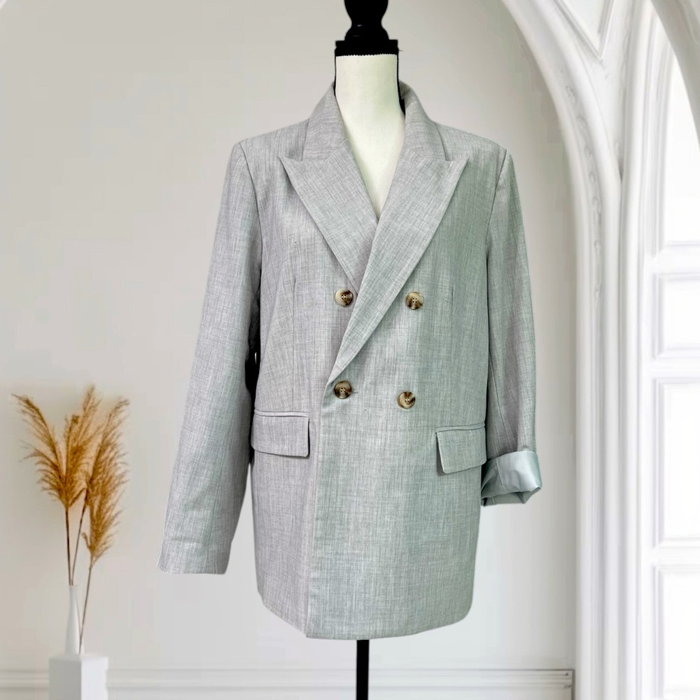 Light Gray Textured Blazer with Wide Lapels